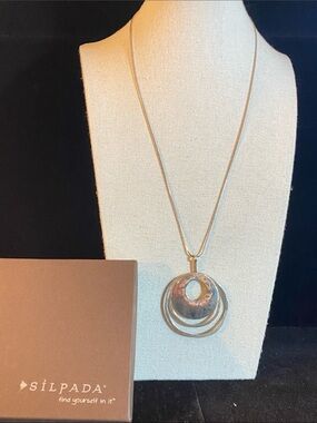 Silpada S2210 Concentric Hammered Circles Pendant Necklace